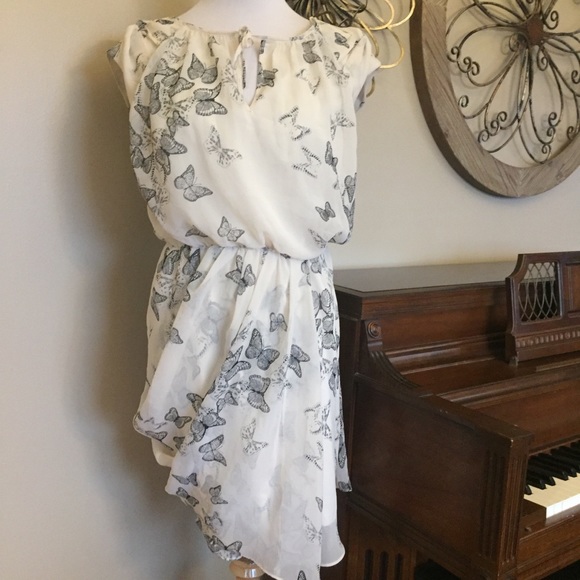 Jessica Simpson Dresses & Skirts - Jessica Simpson Sz 12 Cream Butterfly Print Dress